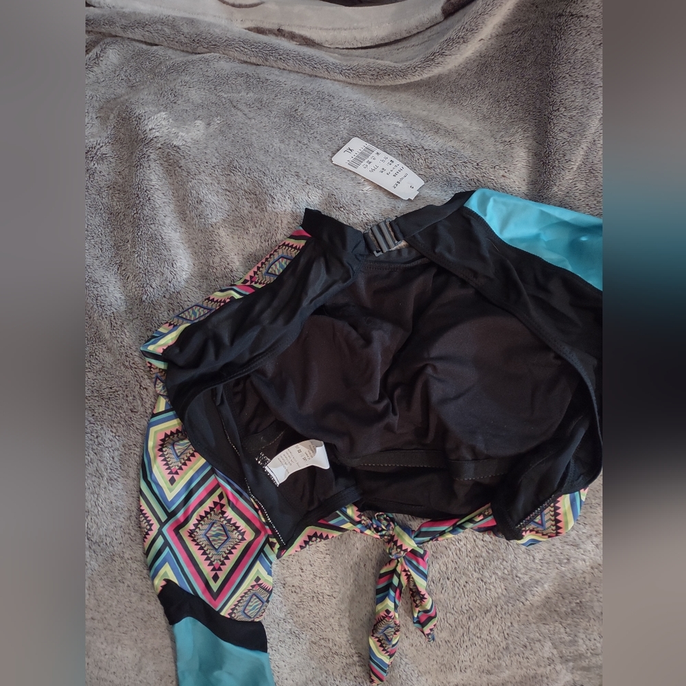 Fantastic AONIHUA 💦Geometric Backless Rashguard & Bottoms👣 - Picture 14 of 14